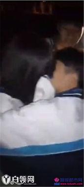 小男孩强吻女孩视频,小男孩强吻女孩视频引发热议